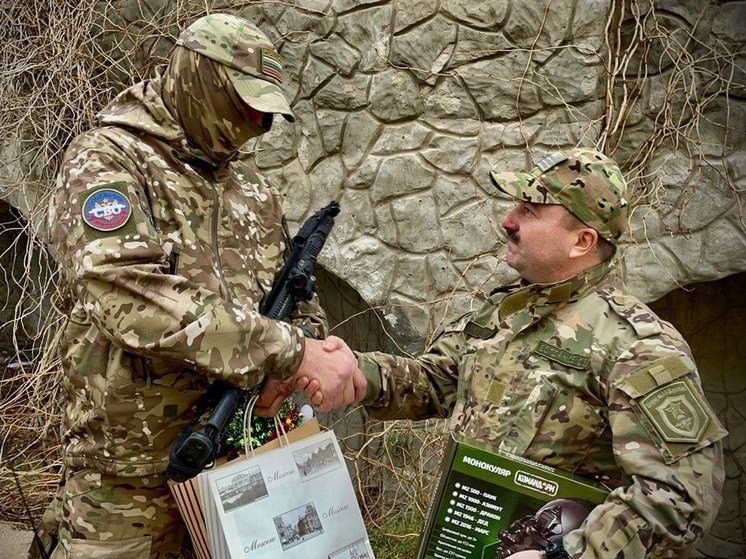 Военнослужащим в Херсонской области передали письма и поделки от детей