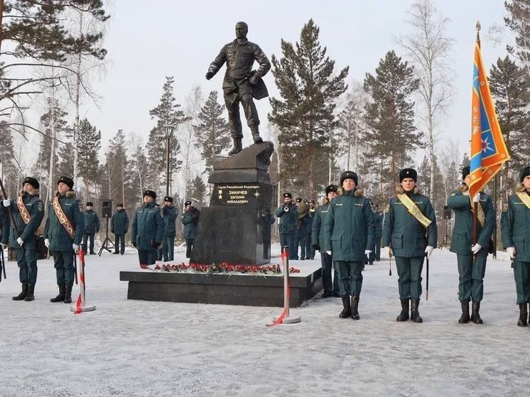 В Тулуне открыли памятник Евгению Зиничеву