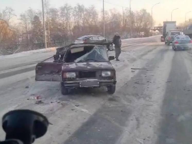 Ладу смяло после столкновения с иномаркой на Шуйском шоссе в Петрозаводске