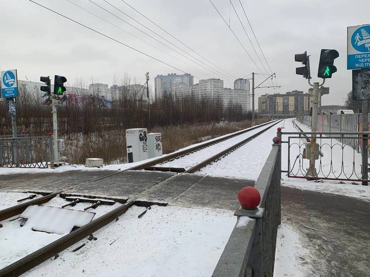 Электричка до Ораниенбаума ехала с открытой дверью в одном из вагонов