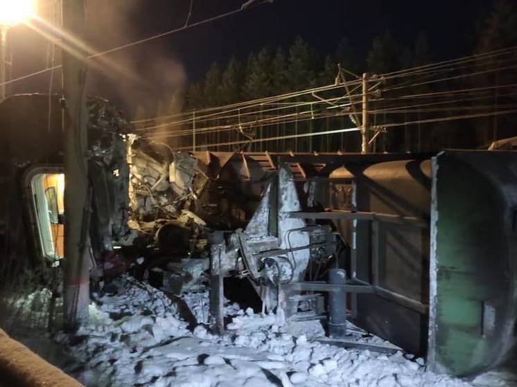 Уголовное дело возбудили после столкновения поезда Мурманск — Петербург