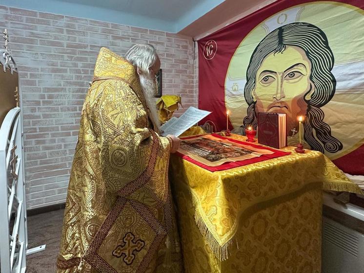 Митрополит Орловский и Болховский Тихон возглавил Литургию в полевом госпитале