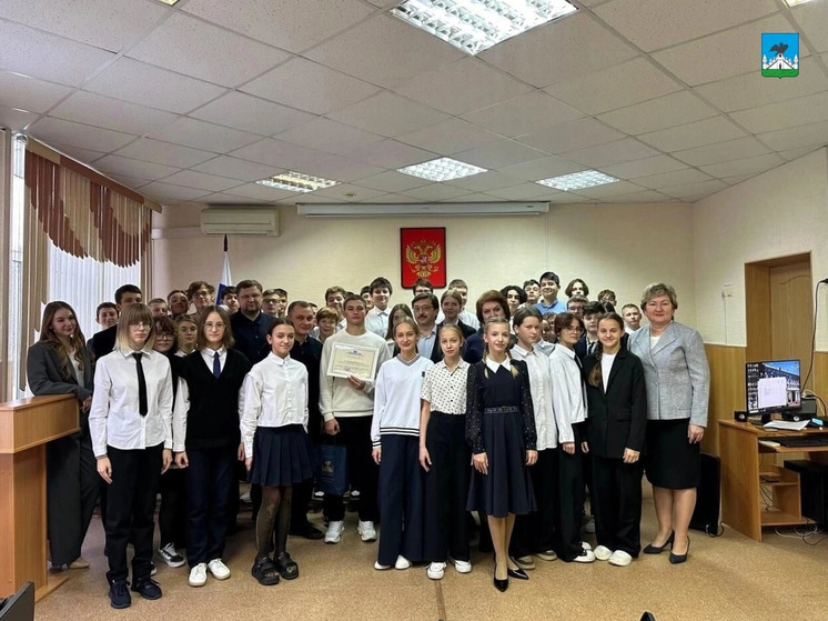 В орловском лицее № 1 чествовали выдающегося боксера