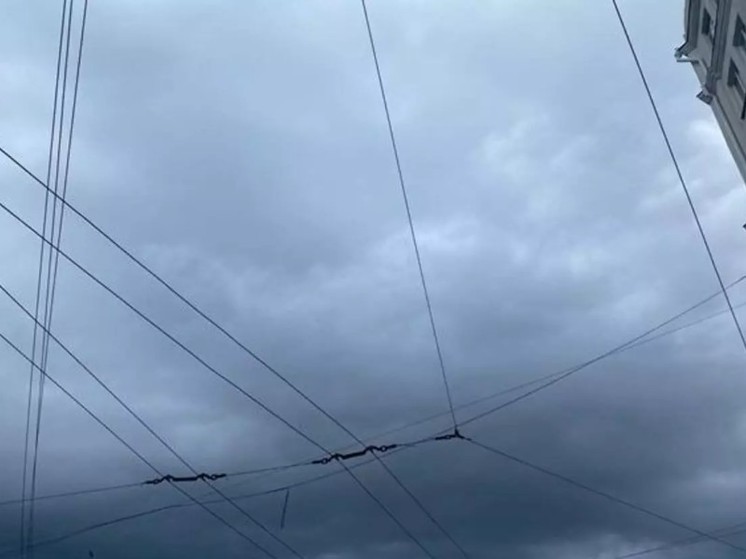 В Ростовской области силы ПВО сбили 10 ракет, из-за обломков загорелся дом