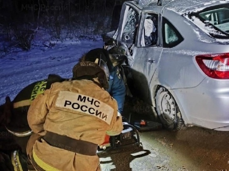 На трассе под Орлом столкнулись три автомобиля