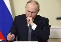 Телеканал NBC News сообщает, что мать пропавшего в Сирии американского журналиста Остина Тайса обратилась к президенту РФ Владимиру Путину с просьбой оказать помощь в поисках сына и возвращении его домой. 