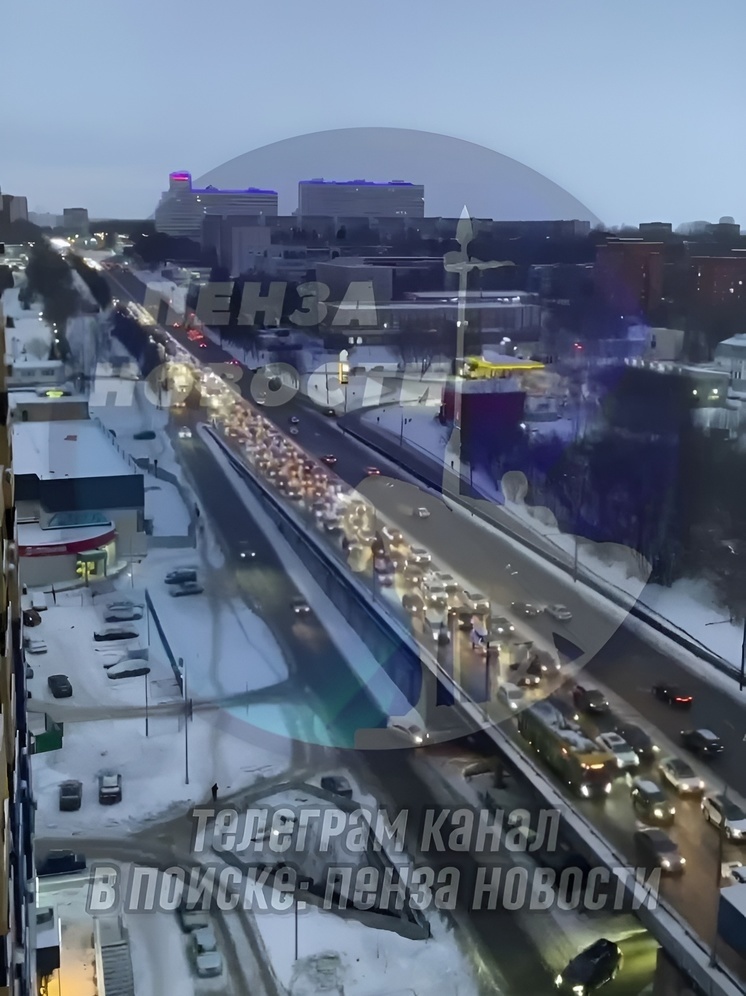 На проспекте Победы в Пензе вновь большая пробка