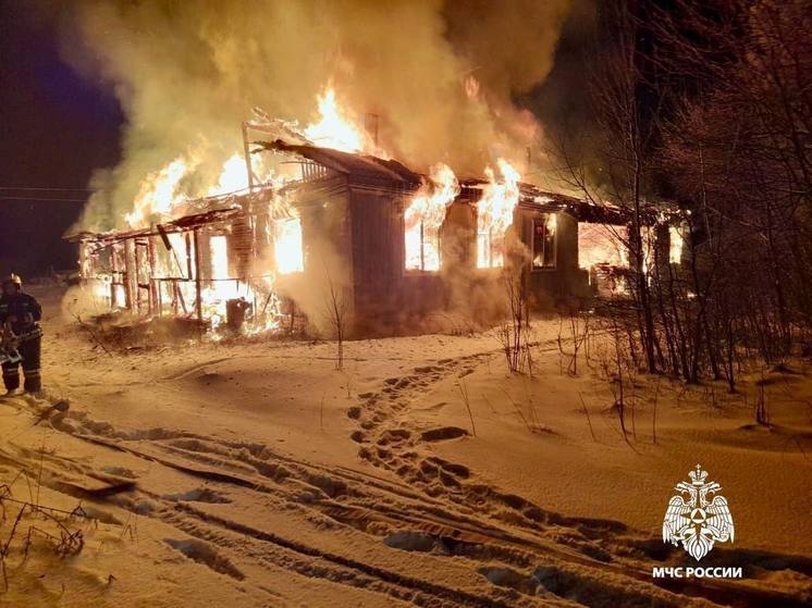 В деревне Тверской области сгорел заброшенный дом