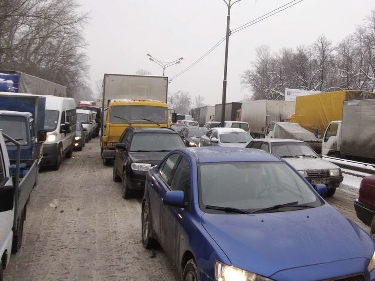 Многокилометровый затор образовался в Раменском из-за поломки переезда