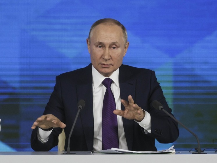 Путин назвал нормальной и устойчивой экономику России