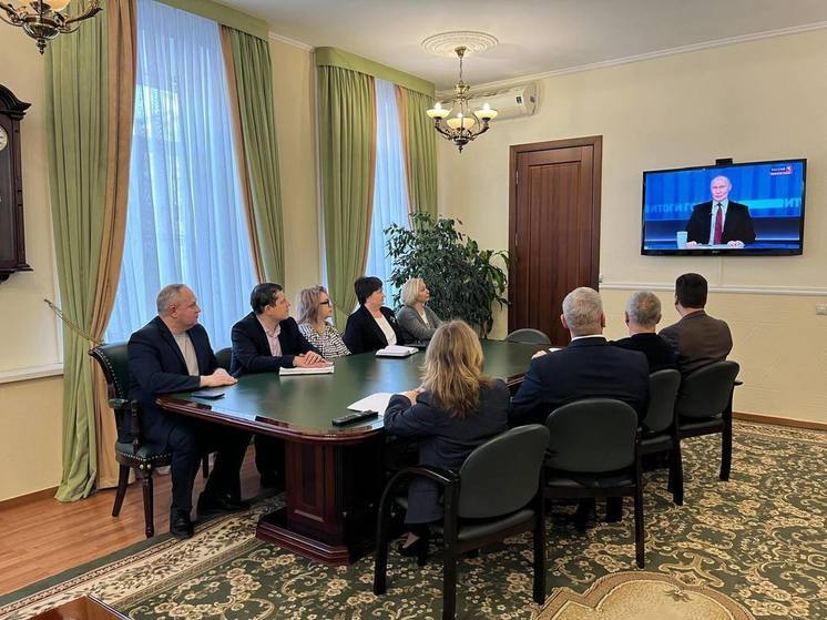 Первые лица Тамбовской области и Тамбова смотрят пресс-конференцию с президентом