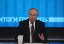 Президент РФ Владимир Путин во время совмещенной Прямой линии и пресс-конференции заявил, что к крушению топливных танкеров в Черном море, из-за которого произошел разлив мазута, могли привести нарушения правил капитанами судов.