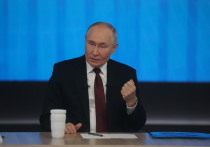 Владимир Путин, знакомясь в рамках «Итогов года» с известным видеоблогером Владом Бумагой, пошутил на тему ЛГБТ (Международное движение ЛГБТ признано в России экстремистским и запрещено)