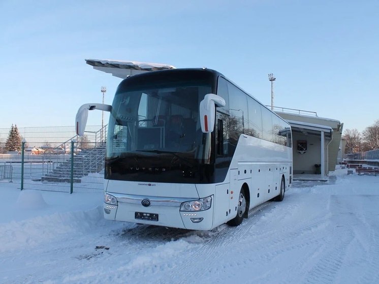 Школе «Ленинградец» передали автобус для поездок на соревнования