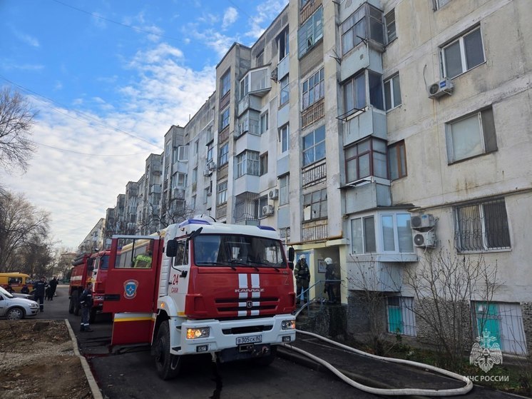 В крымском городе Саки загорелась квартира в пятиэтажном доме