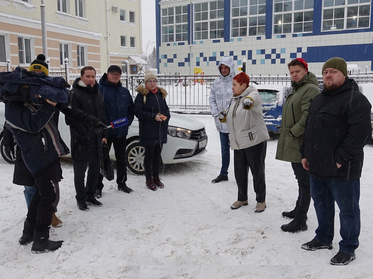 Депутаты и общественники Великого Новгорода проверили качество уборки снега
