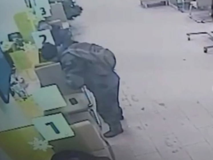 Студент устроил мощный салют в отделении банка в Балашихе