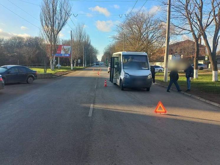 В Керчи маршрутный автобус сбил подростка