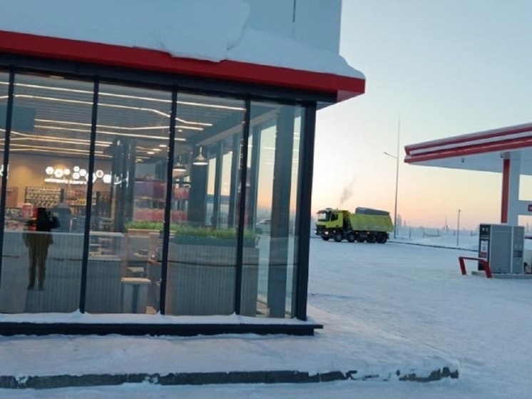 Автозаправка заработала на трассе Салехард — Надым