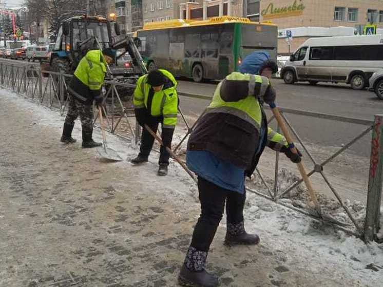 Сотрудники МБУ «Пензавтодор» продолжают убирать снег с городских улиц