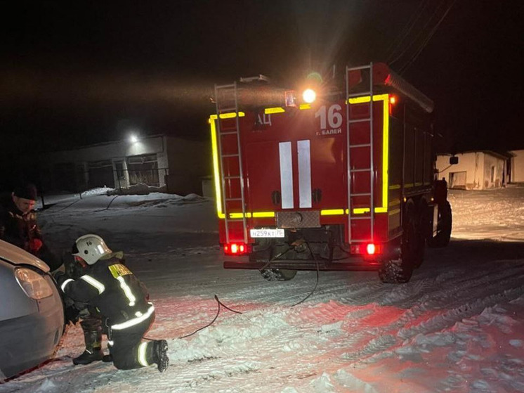 Замерзавшего из-за поломки машины путешественника спасли в Забайкалье