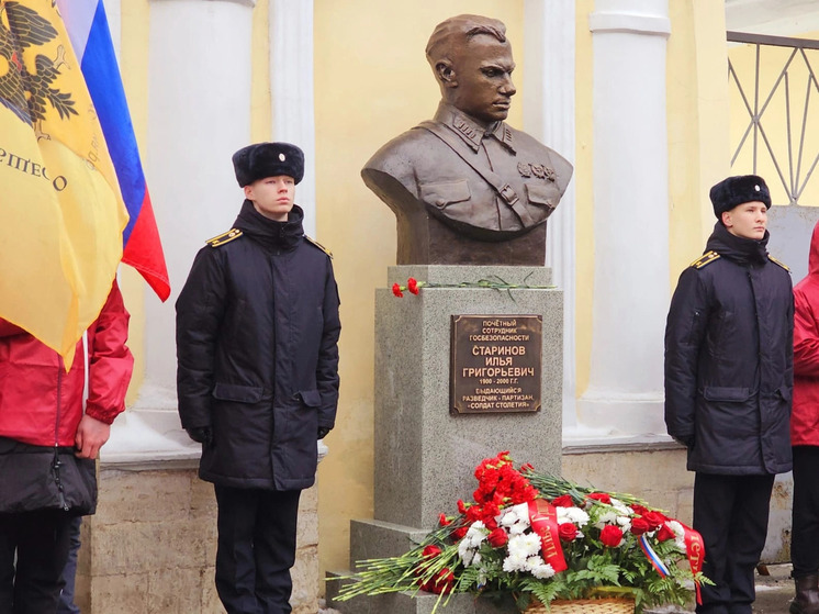 На улице Гуртьева установили бюст легендарного орловского разведчика