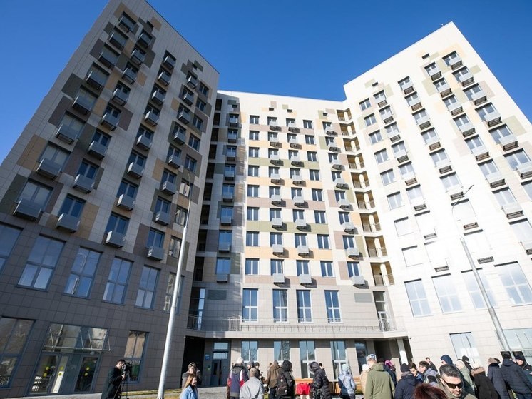 Пятнадцать семей получили ключи от новых квартир в Мариуполе