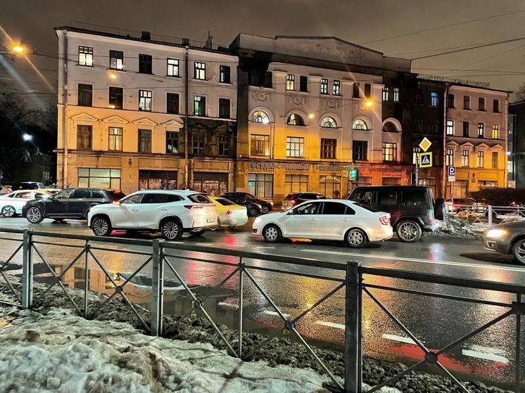 В Петербурге образовались шестибалльные предновогодние пробки