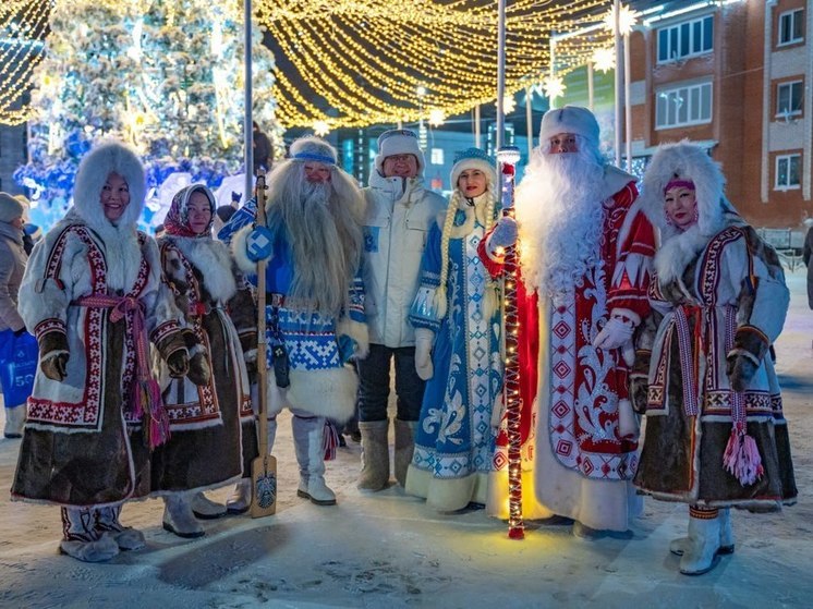 Парад Дедов Морозов и Снегурочек прошел в Яр-Сале