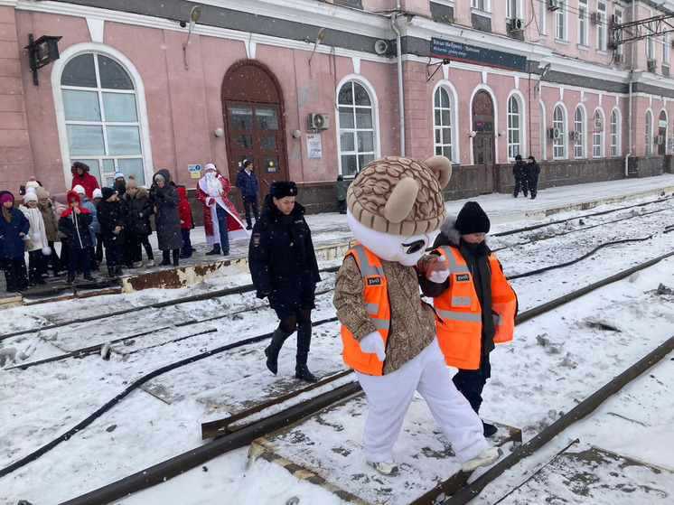 Тамбовские школьники отправились в увлекательное «путешествие» с Полицейским Дедом Морозом