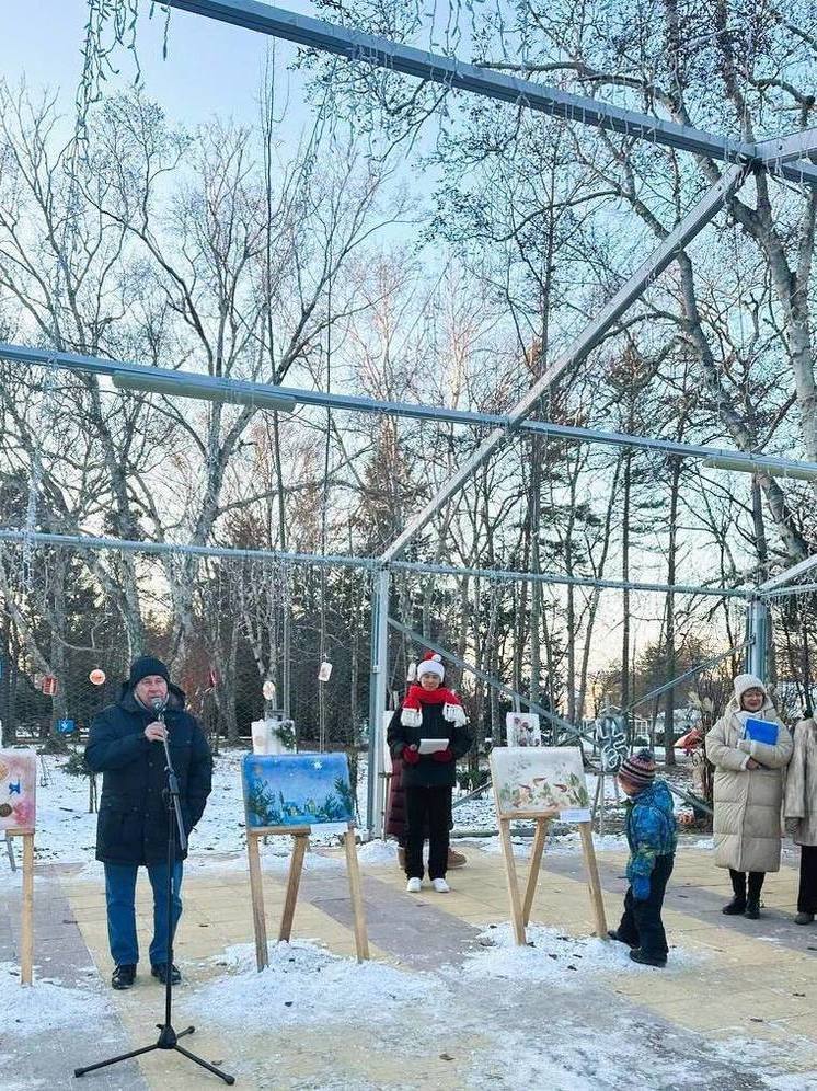 В Южно-Сахалинске открылась выставка ледовых картин