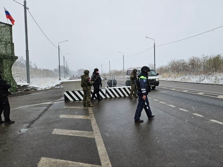 Под Рыльском на блокпосту задержали водителя, перевозившего автомат с патронами