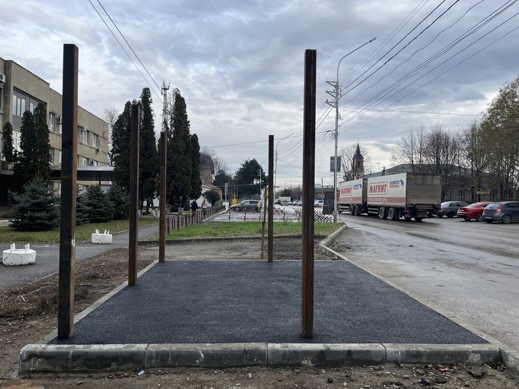 В столице Новоалександровского округа Ставрополья меняют остановочные павильоны