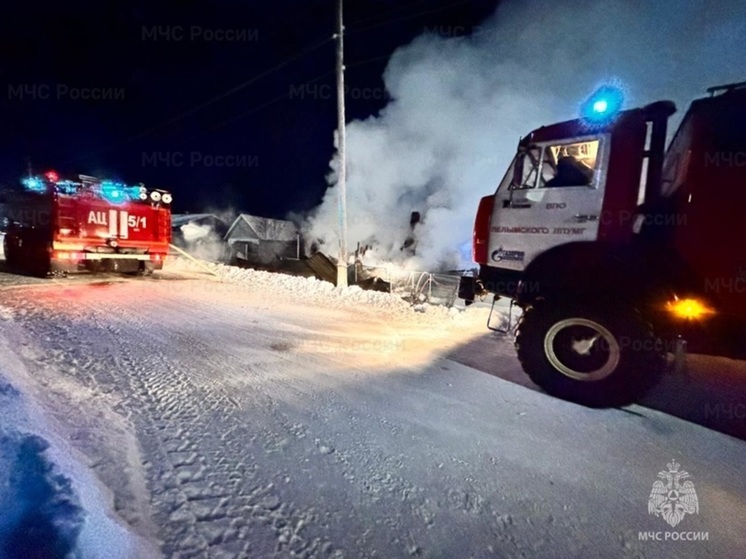 На Среднем Урале сгорел жилой дом, есть погибшие