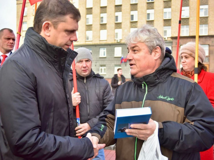 Губернатор Клычков попал в середину рейтинга по KPI губернаторов