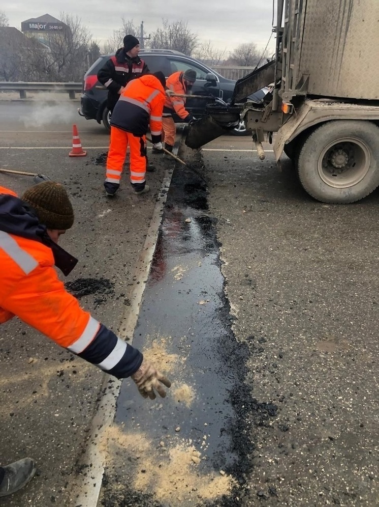  В Астрахани ремонтируют деформационные швы на Новом мосту