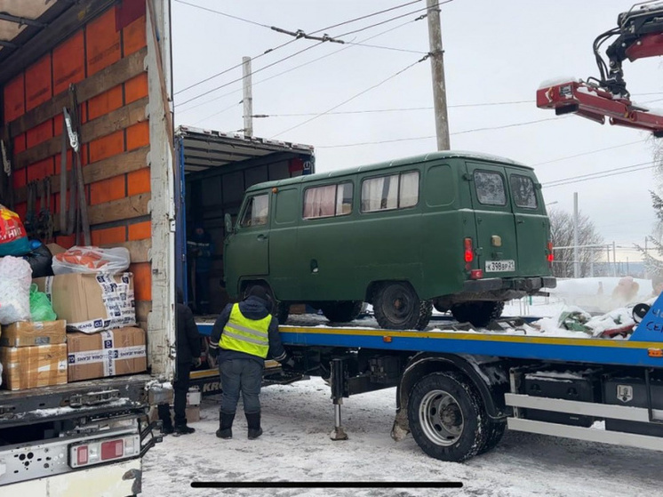 Стройматериалы, автозапчасти, сладкие подарки везут из Чувашии жителям Запорожской области