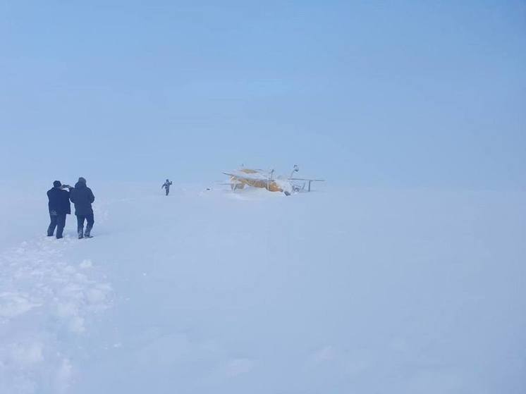 Экипаж обнаруженного на Камчатке самолета Ан-2 доставили в больницу
