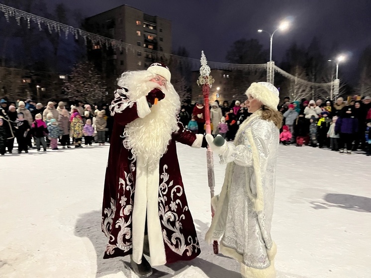 В Коряжме зажглись огни на главной елке города