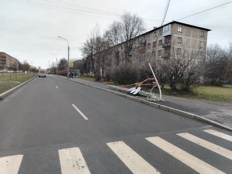 Вопрос ответственности водителей за травмы пешеходов, особенно в контексте ситуаций, когда водители подают звуковые сигналы или «моргают» фарами, является довольно сложным и требует учета нескольких факторов