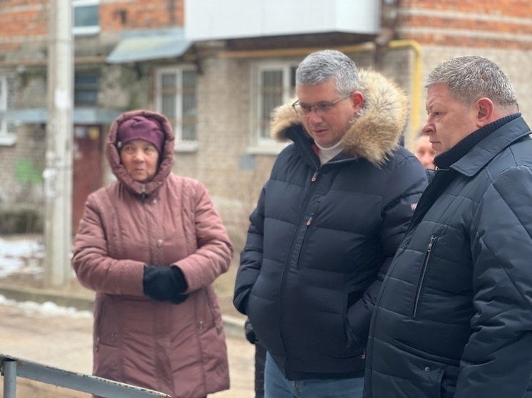 Глава Смоленска во время объезда Ленинского района встречается с жильцами многоквартирных домов