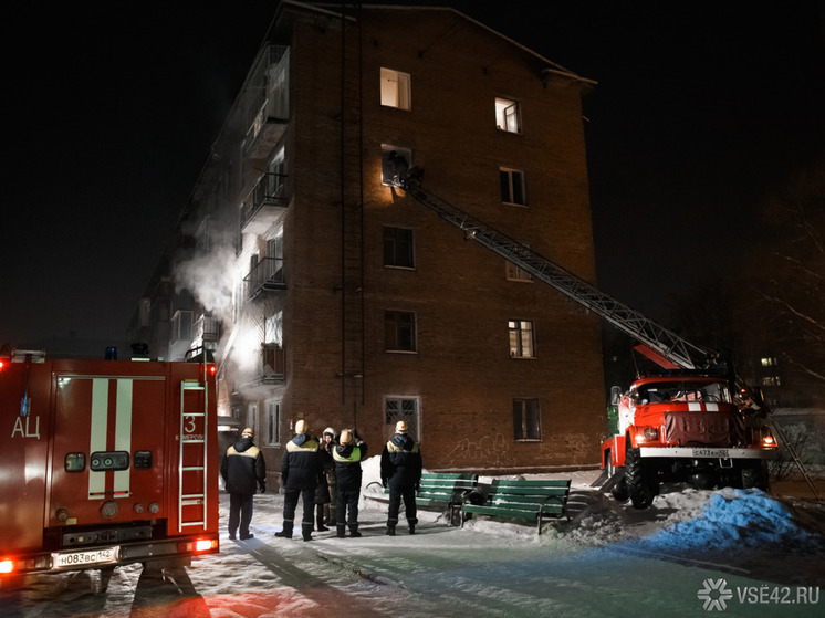 В Березовском женщина пострадала во время пожара в многоквартирном доме