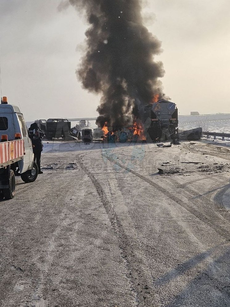  ДТП с горящими автомобилями случилось на кузбасской трассе