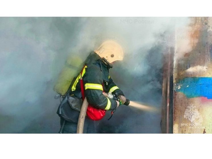 В Ярцевском районе горел двухквартирный дом