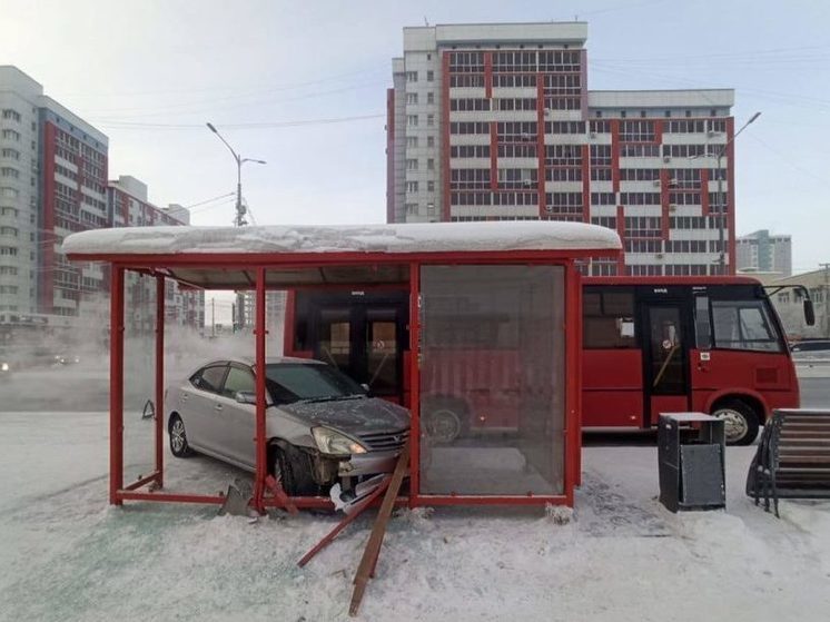 ДТП в Якутске: столкновение трех автомобилей