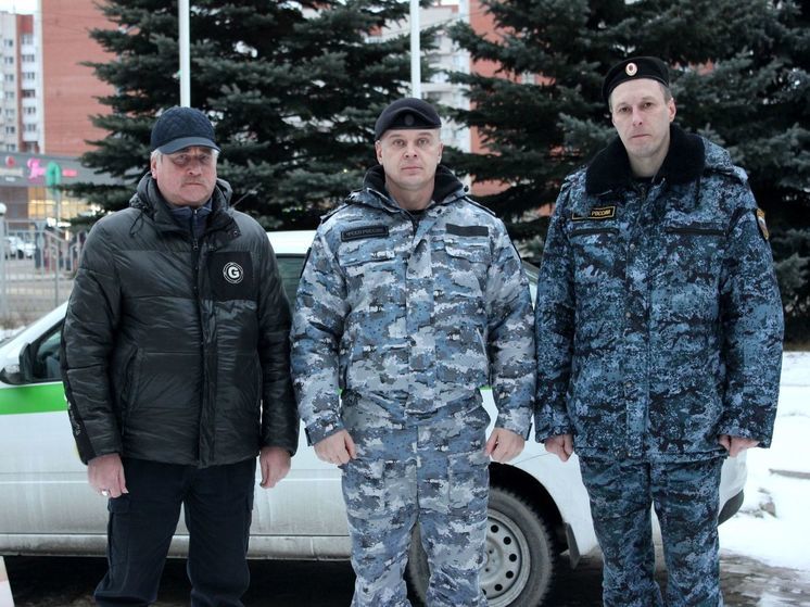 Попавшей в ДТП женщине-водителю помогли на дороге смоленские судебные приставы