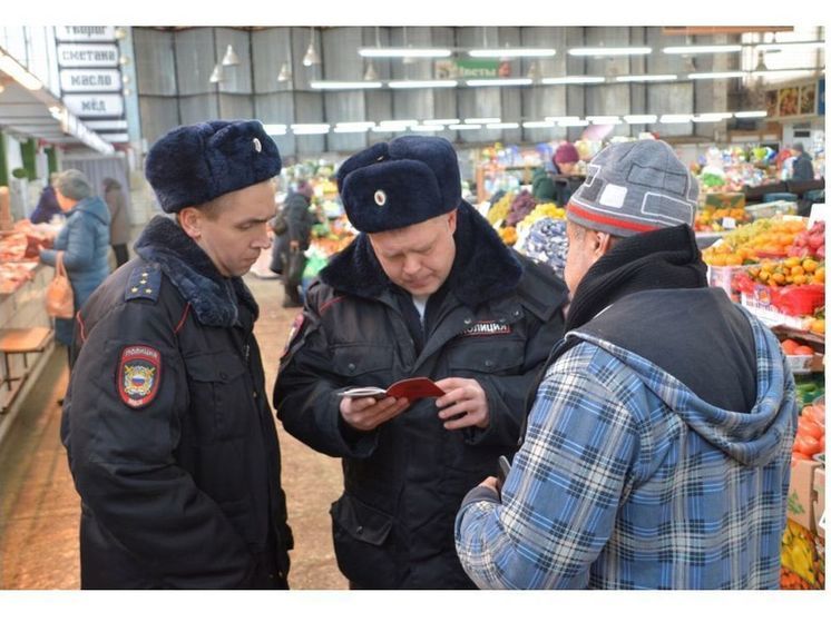 В Гагаринском районе полицейские вместе с Росгвардией ловили нелегалов