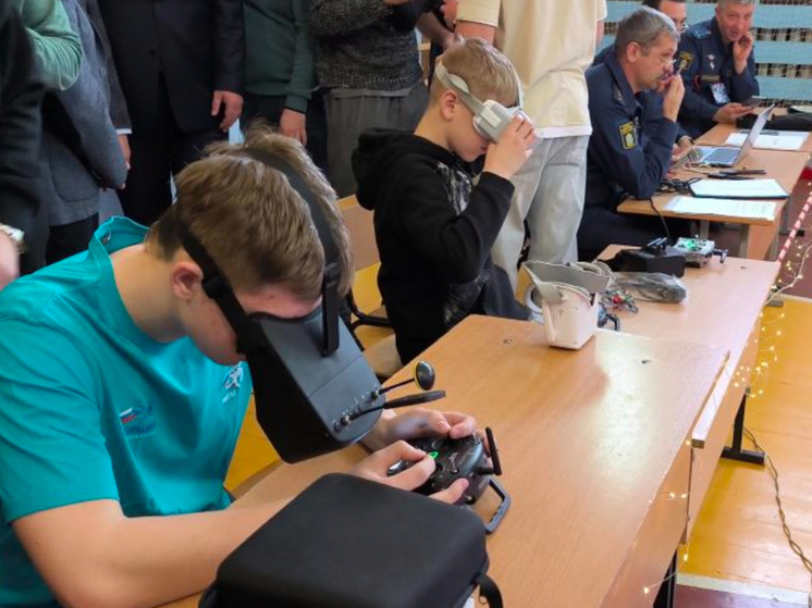 В Орле среди школьников прошел первый турнир по гонкам на дронах