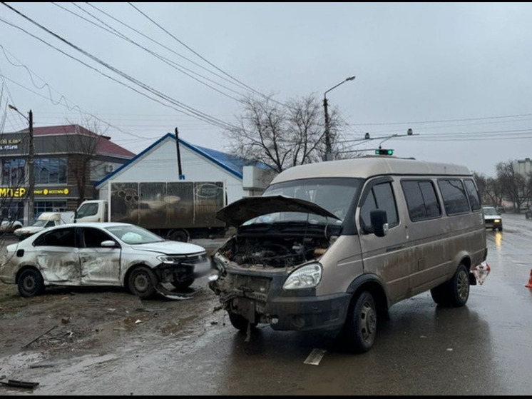 В Астрахани произошло ДТП с участием маршрутки