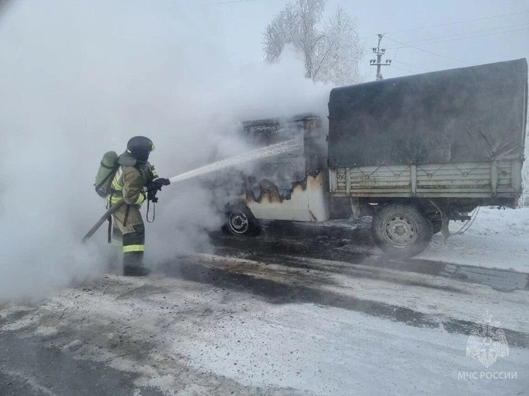 В Омской области сгорел грузовой автомобиль